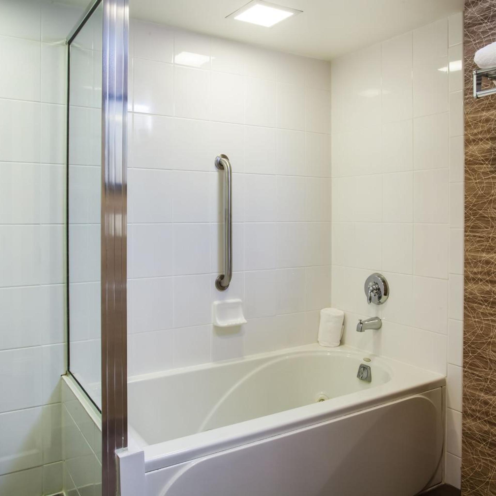 Suite, King Bed, Hot Tub, Holiday Inn Saratoga Springs 9/9