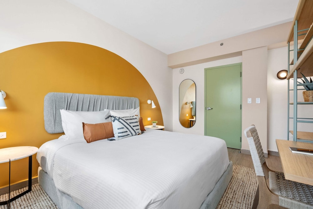2 BEDROOMS, WEST, APARTMENT, BALCONY