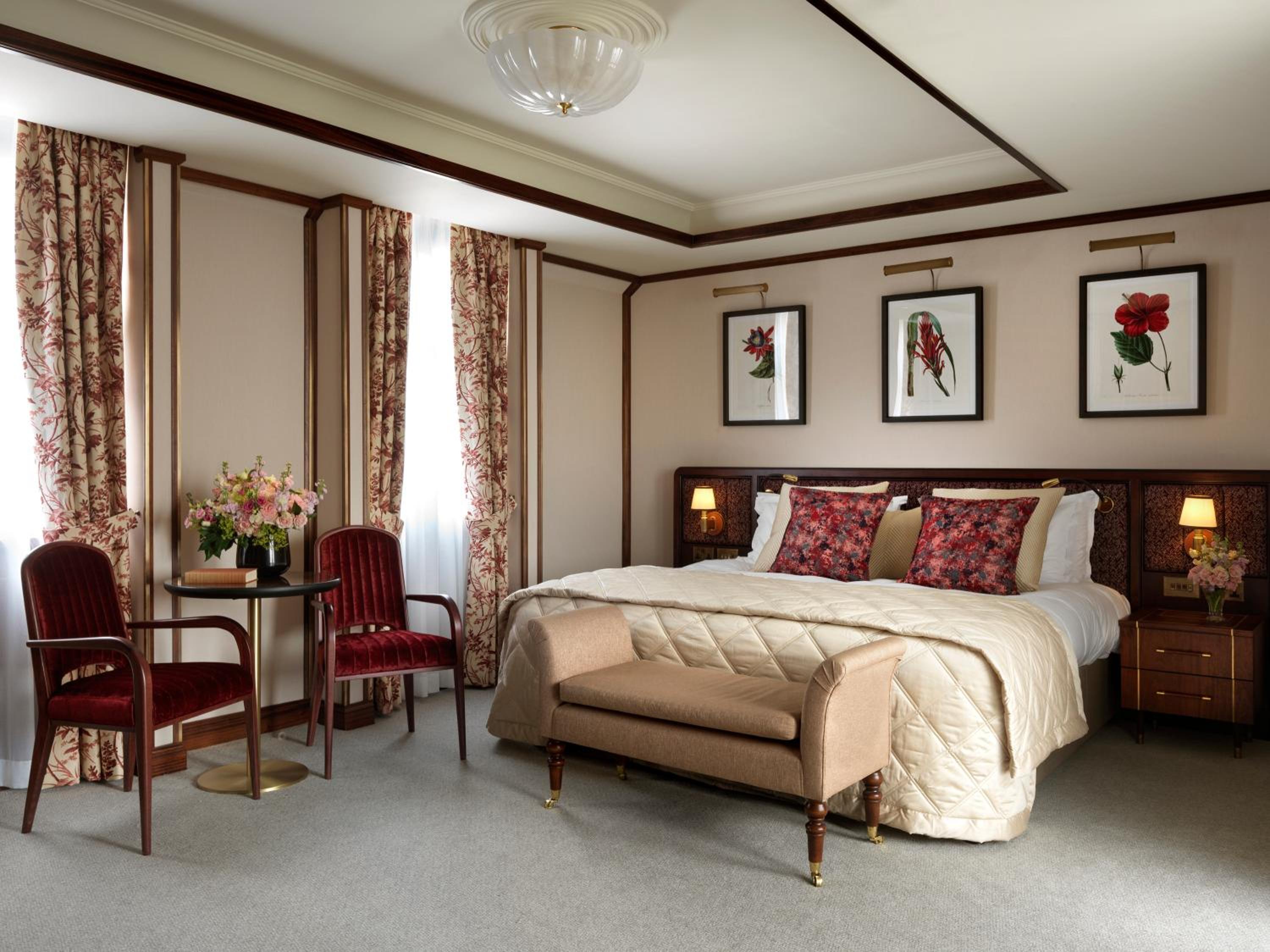 Junior Suite, King Bed, Sofa