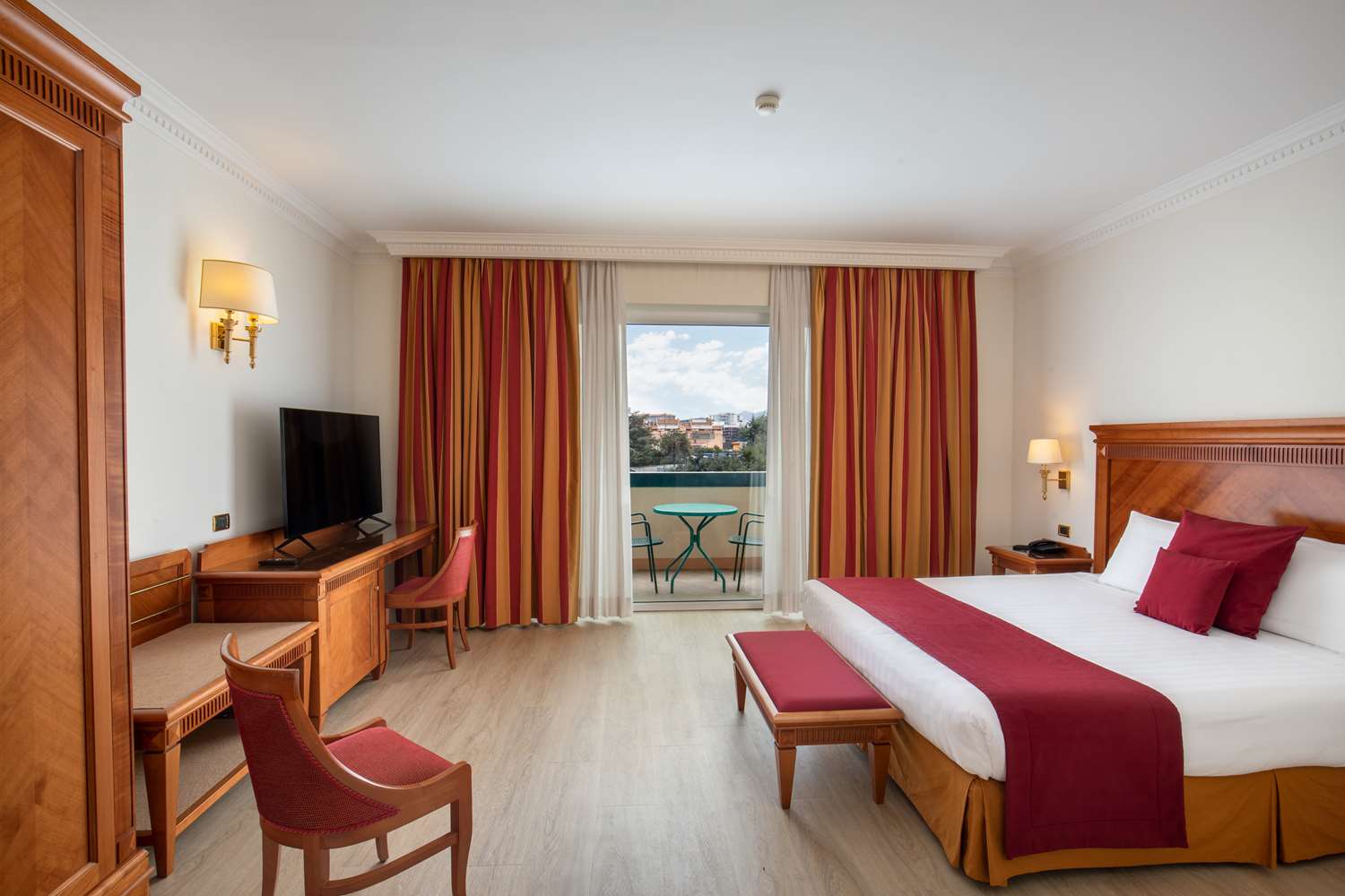 Deluxe, King Bed, High Floor