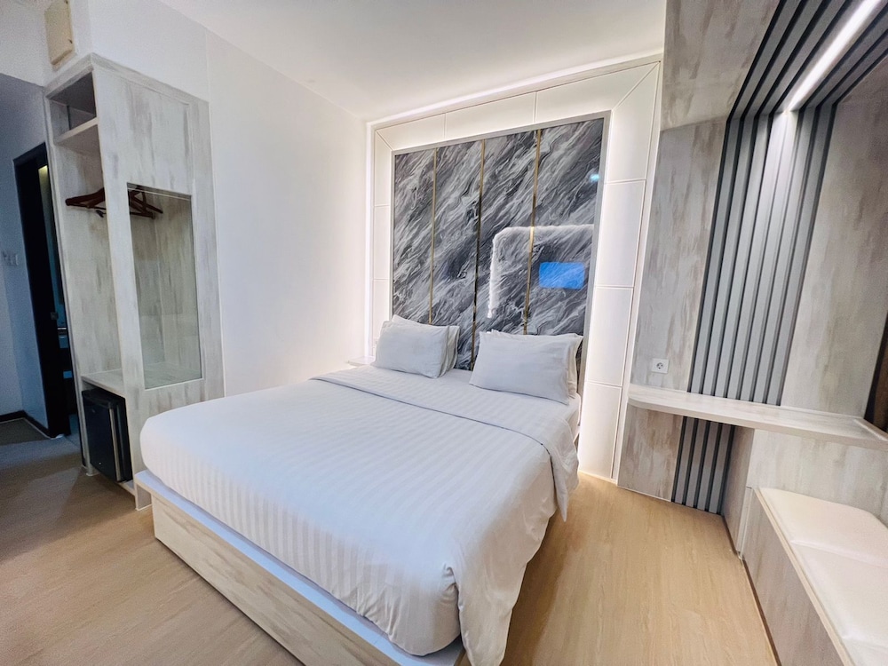 New Deluxe, Double Bed