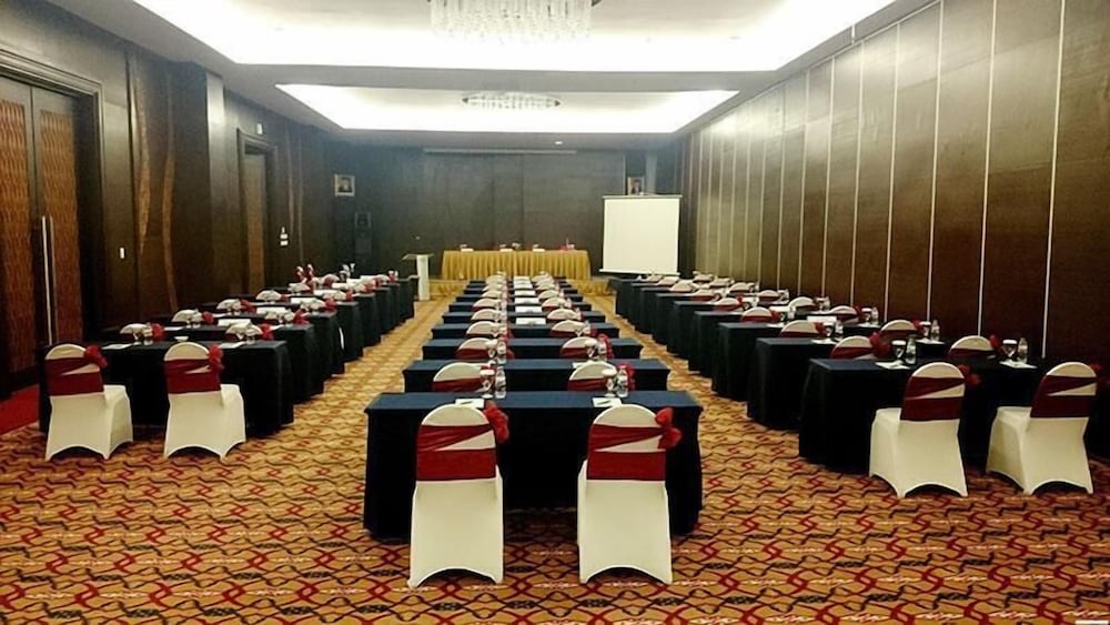 Grand Allison Jayapura 23/31