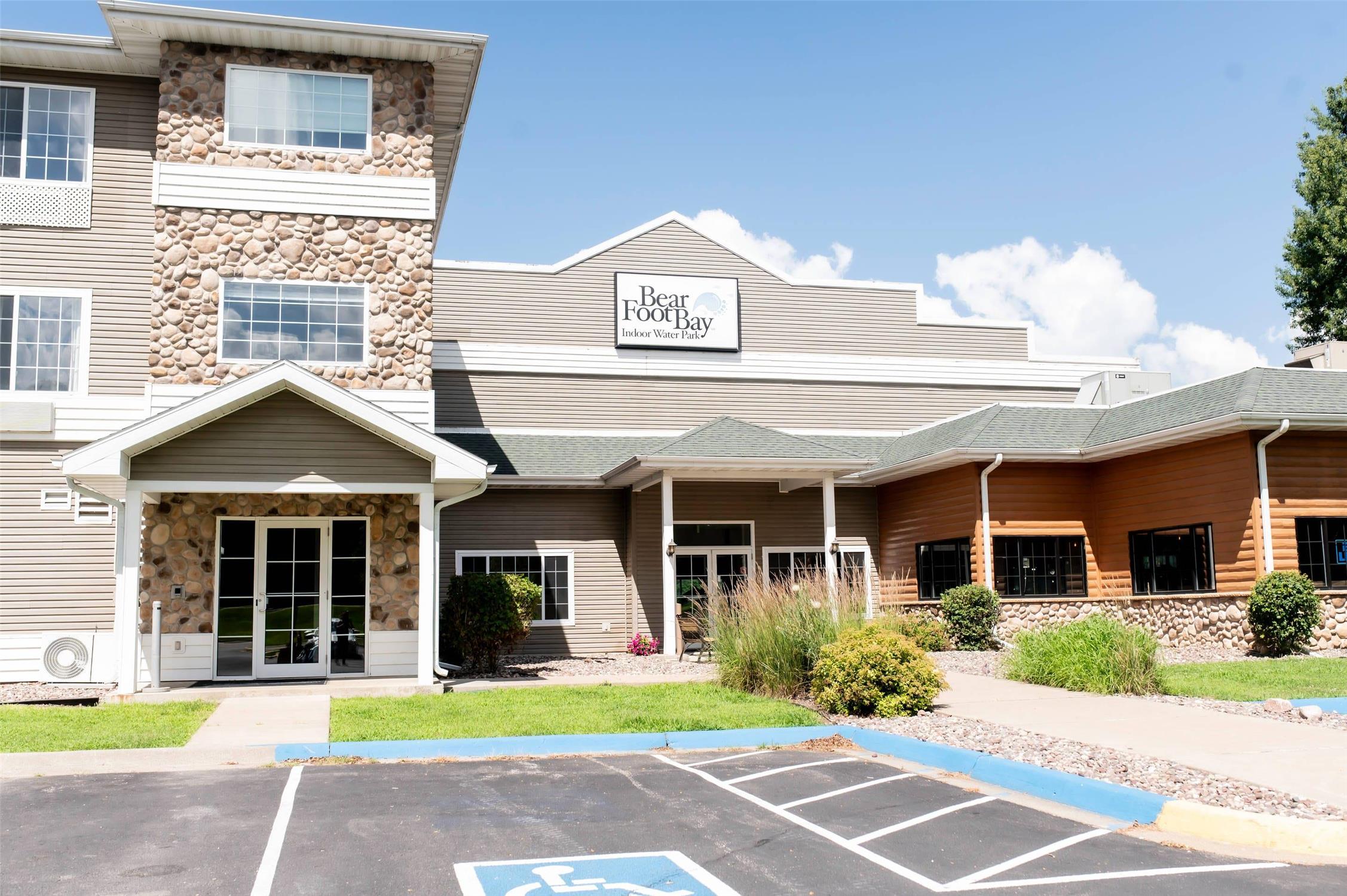 Country Inn and Suites by Radisson Prairie du Chien 3/36