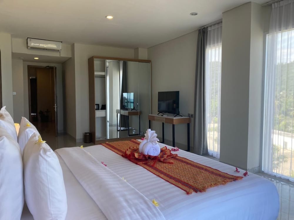 GRAND, DELUXE, KING BED