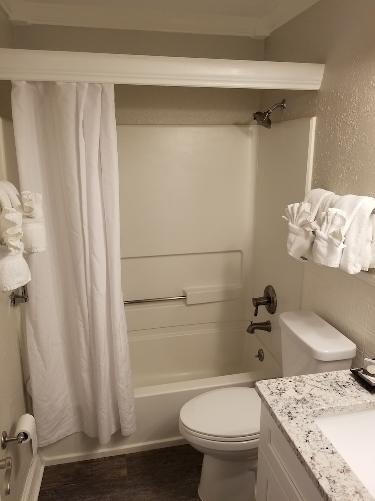 Tradewinds Beach Resort 63/68