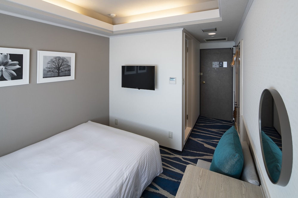 ROOM, SINGLE