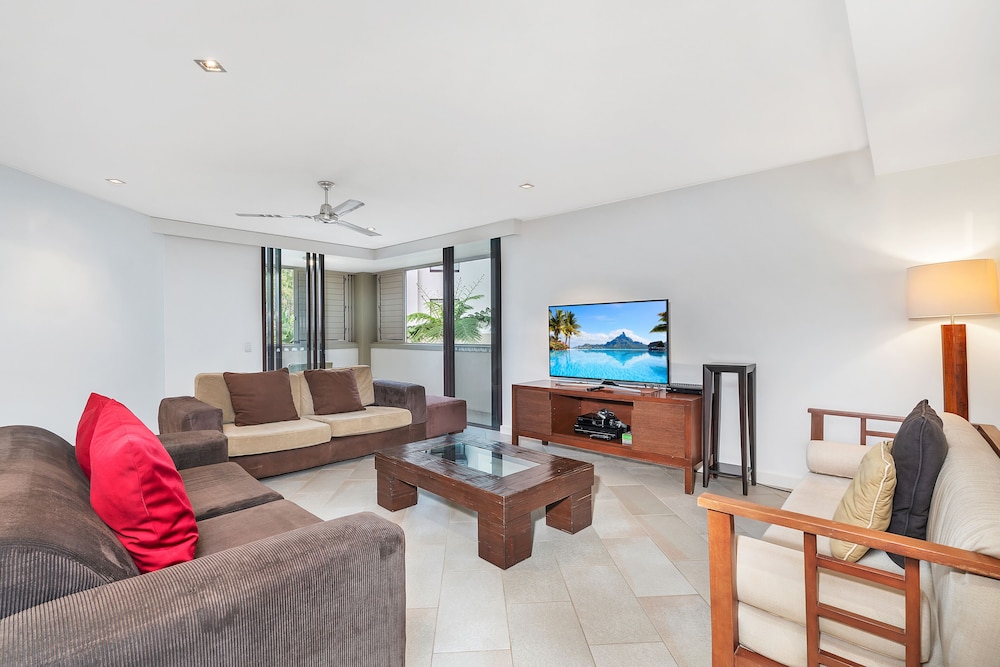 Apartment 316 at Sea Temple Palm Cove 25/50