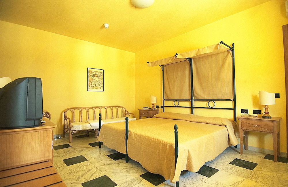 Marina Del Marchese Beach Resort 22/62