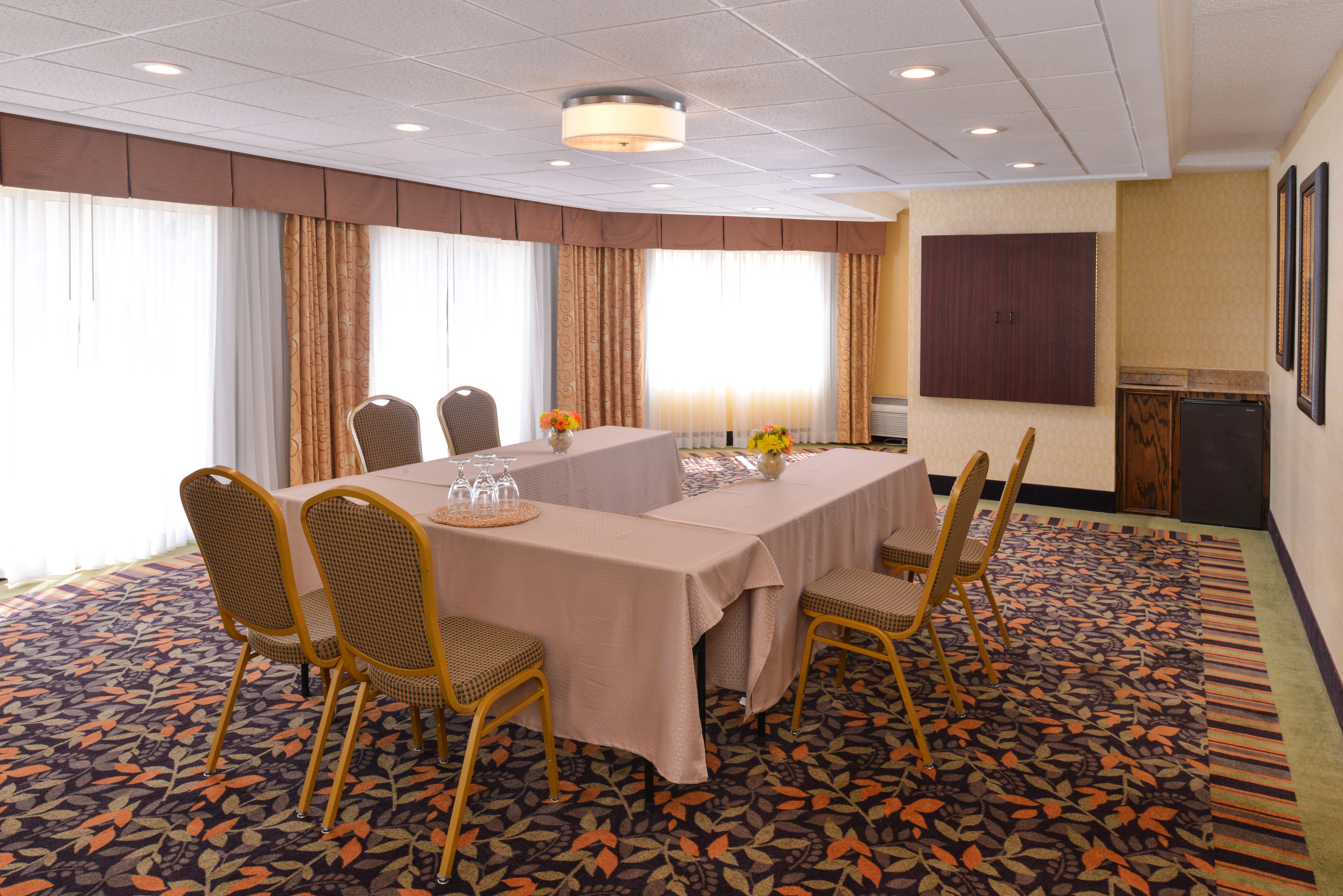 Holiday Inn Express Clearwater East Icot Center 76/78