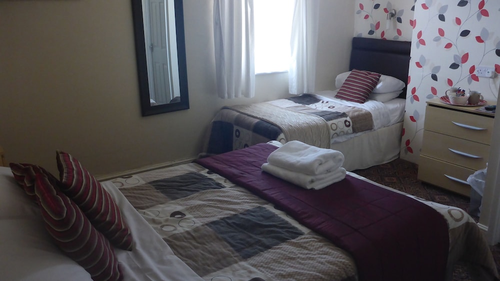 The Warwick - Guest House 10/50