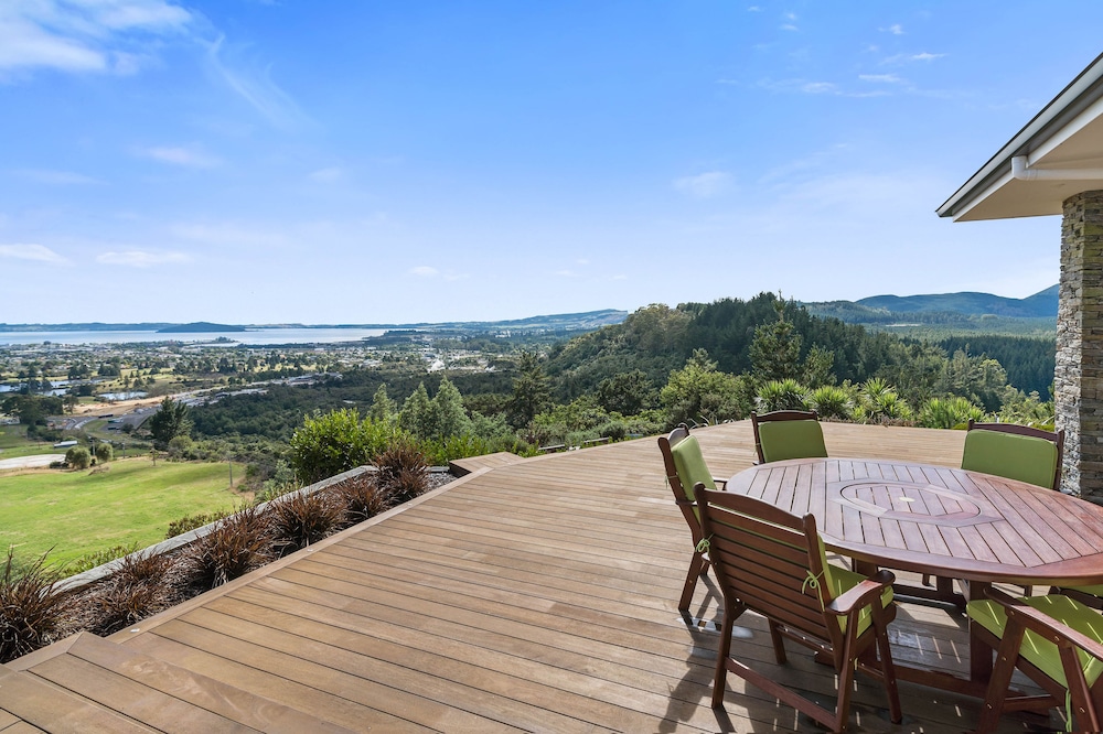 Tihi Retreat 10/49