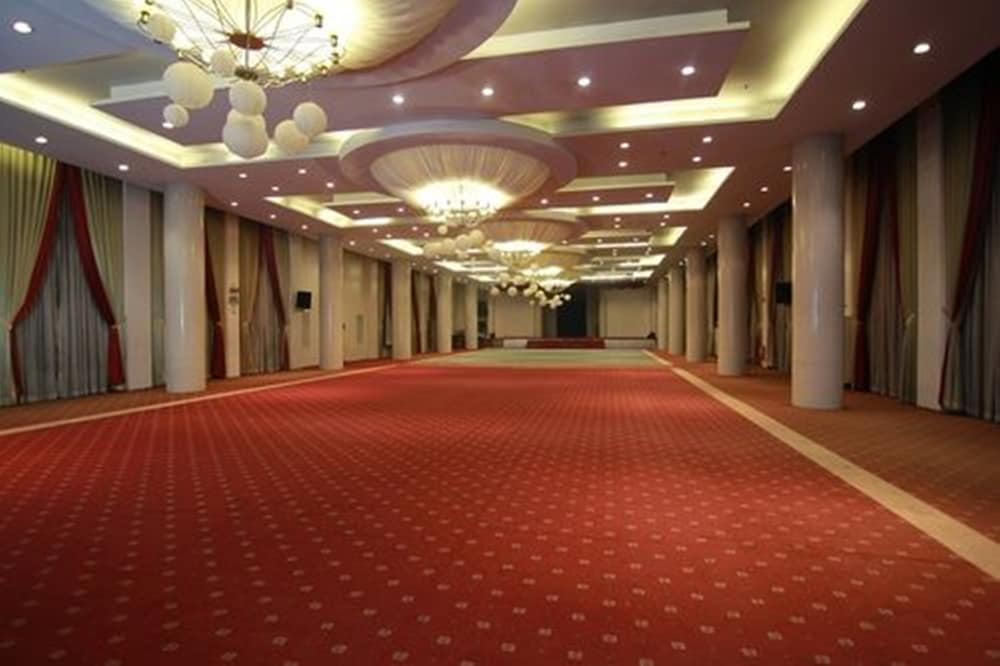 Hotel Supreme Convention Plaza 8/36