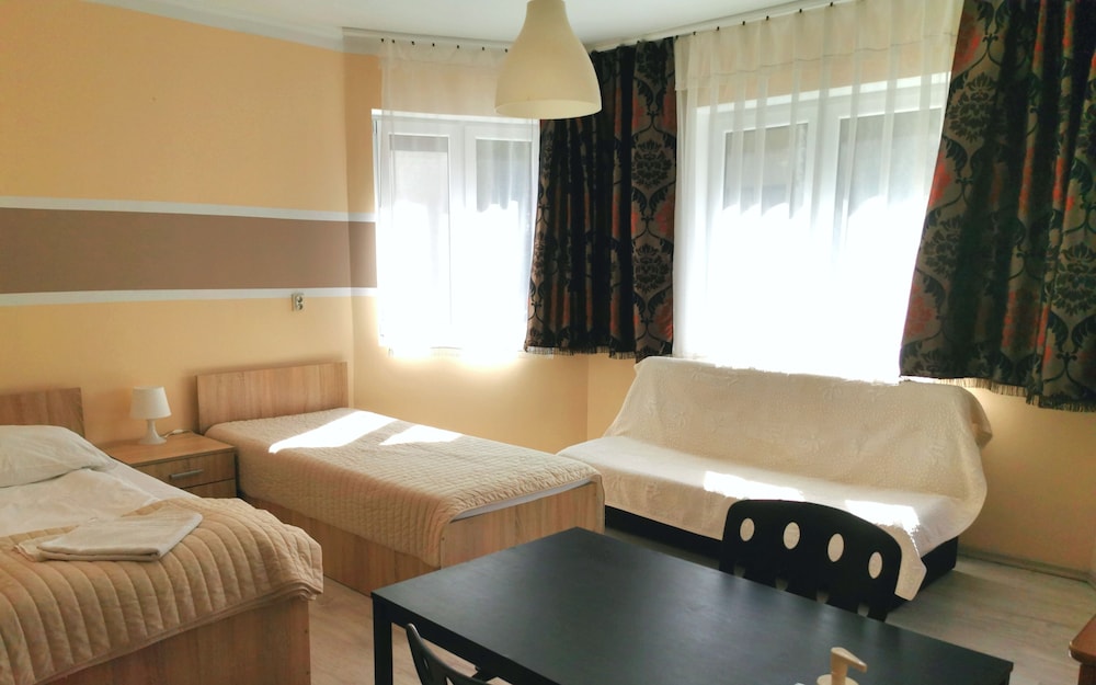 1 BEDROOM, PREMIER, STUDIO, SUITE, KITCHENETTE