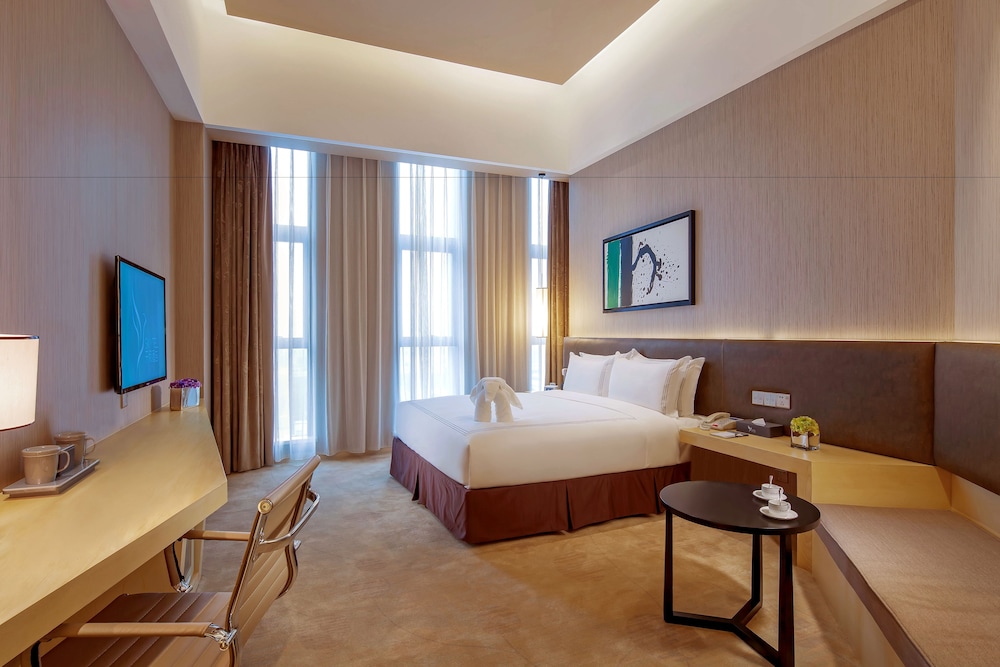 DELUXE, DOUBLE BED