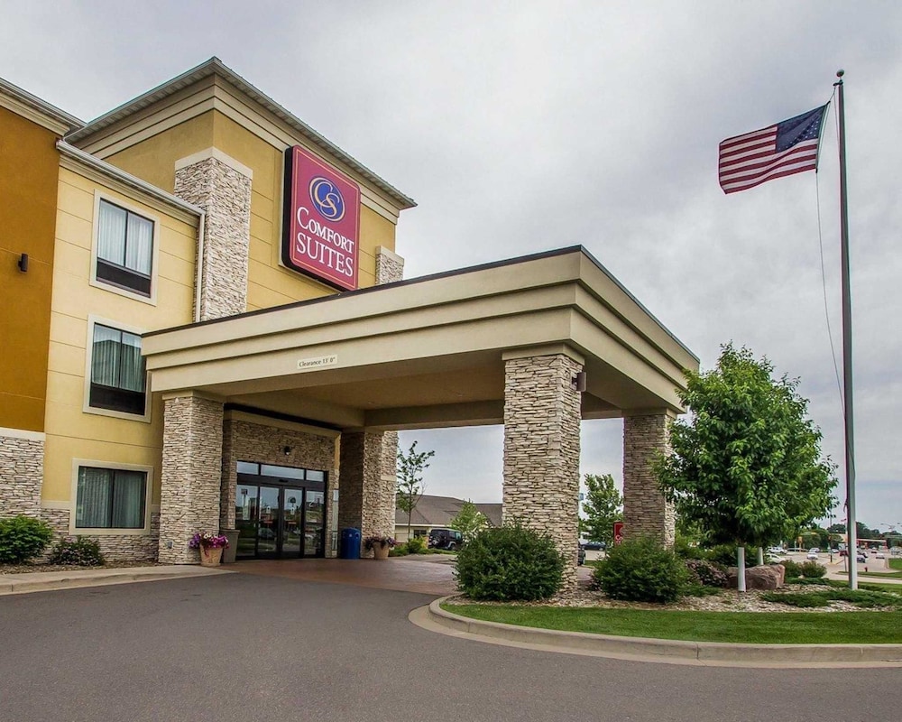 Comfort Suites Hudson I-94 Hudson WI 5/40