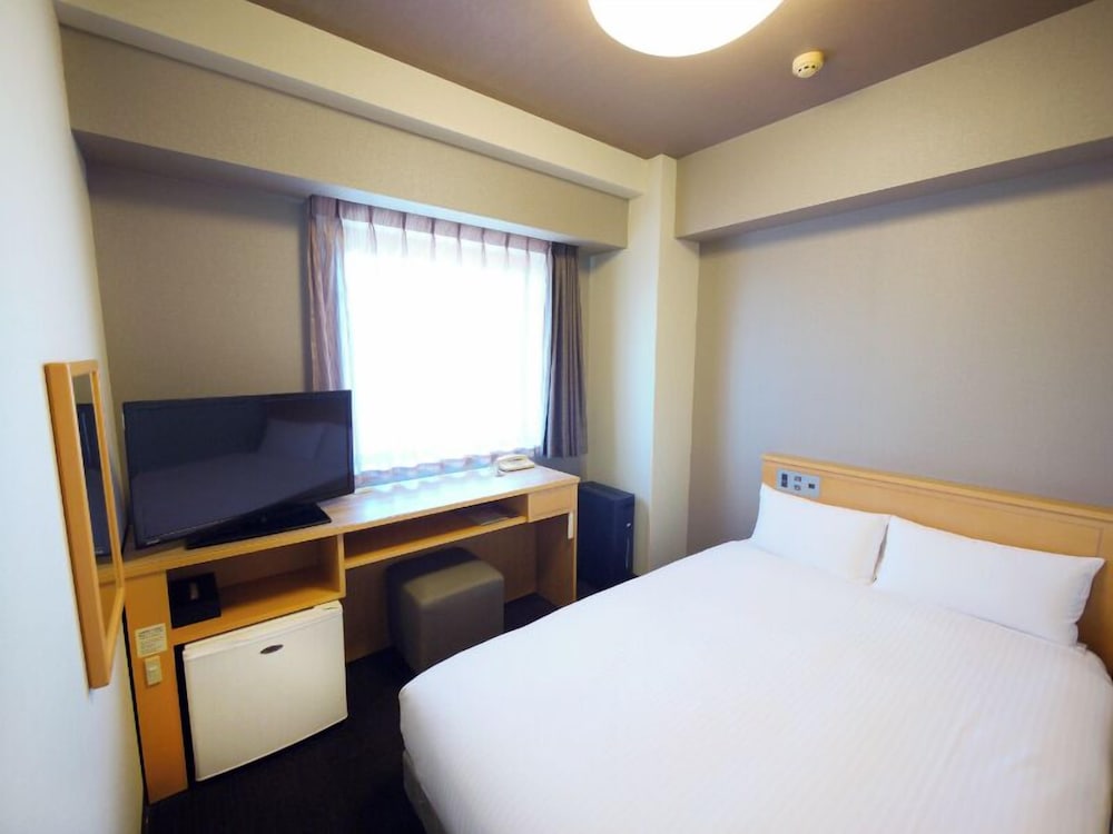 SEMI ROOM, SEMI DOUBLE BED