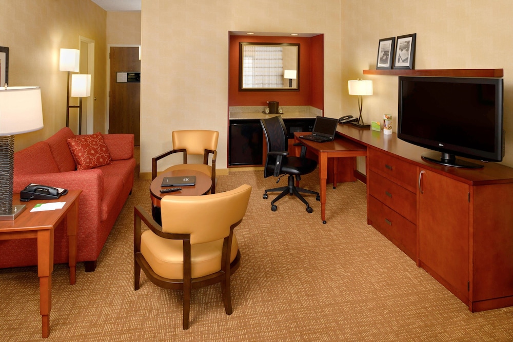 Courtyard by Marriott St Louis Creve Coeur 26/26