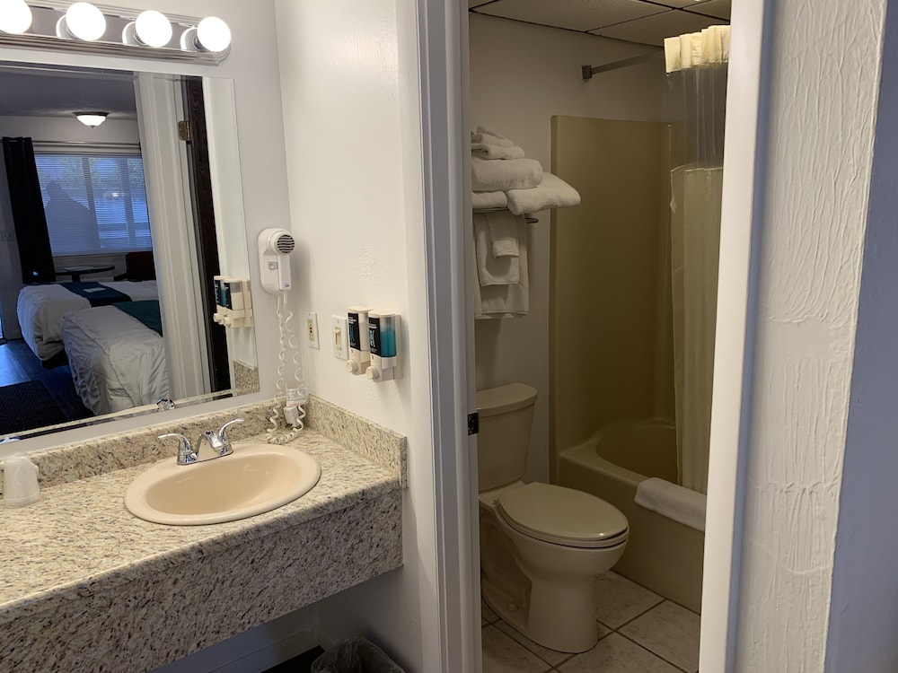Baymont by Wyndham Petoskey 40/51