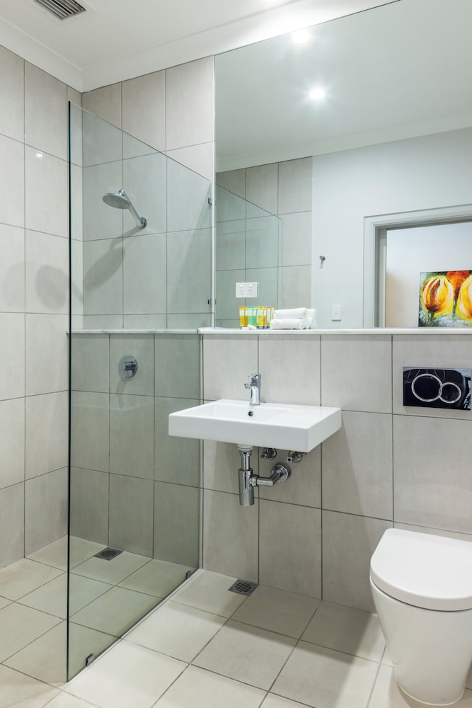 The Abbott Boutique Hotel 55/57