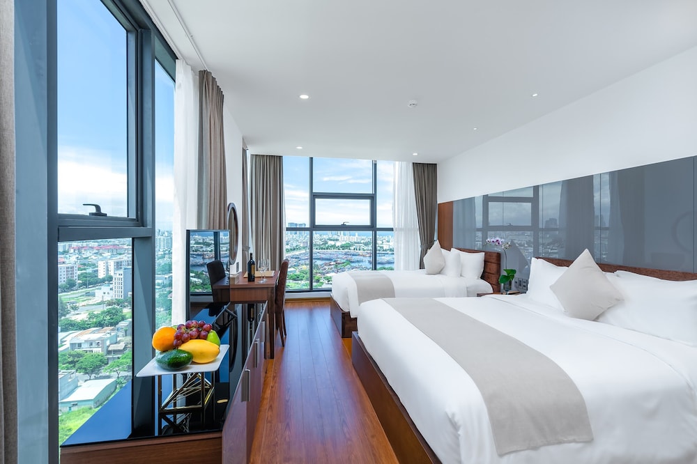PREMIUM, TRIPLE, PANORAMIC VIEW
