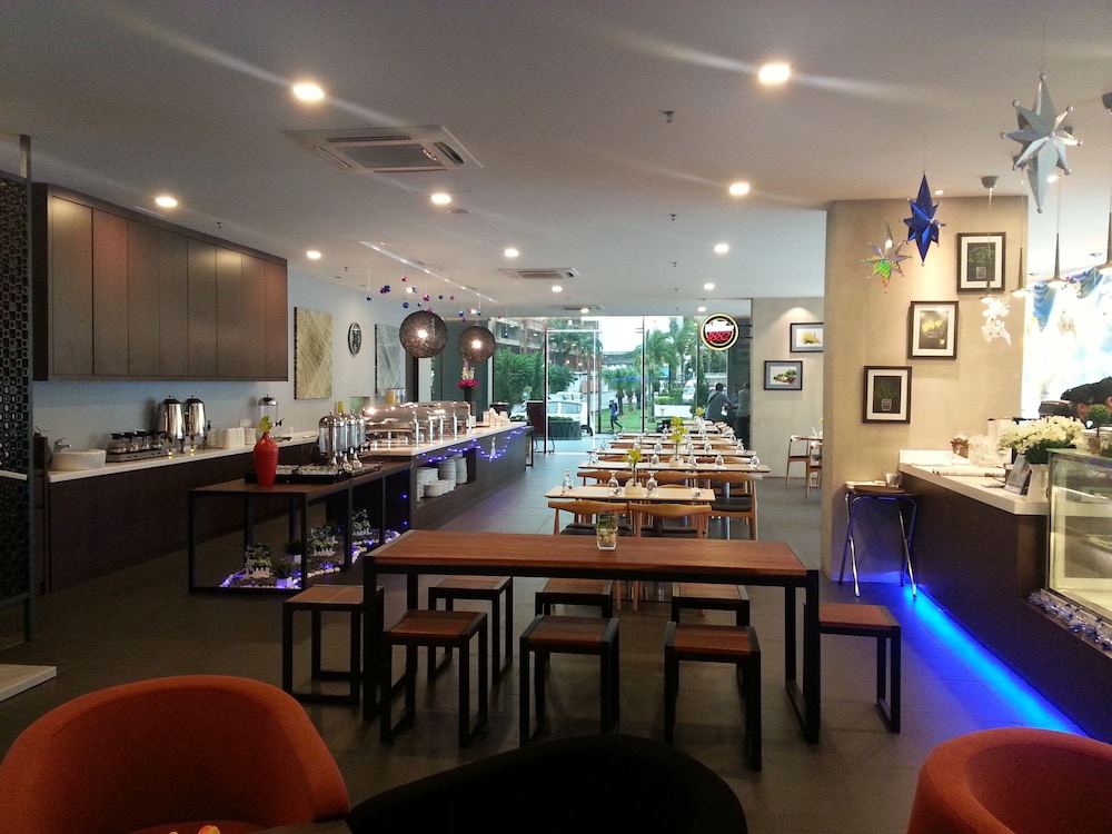 Marina Travellers Suite Sky Karamunsing 13/18
