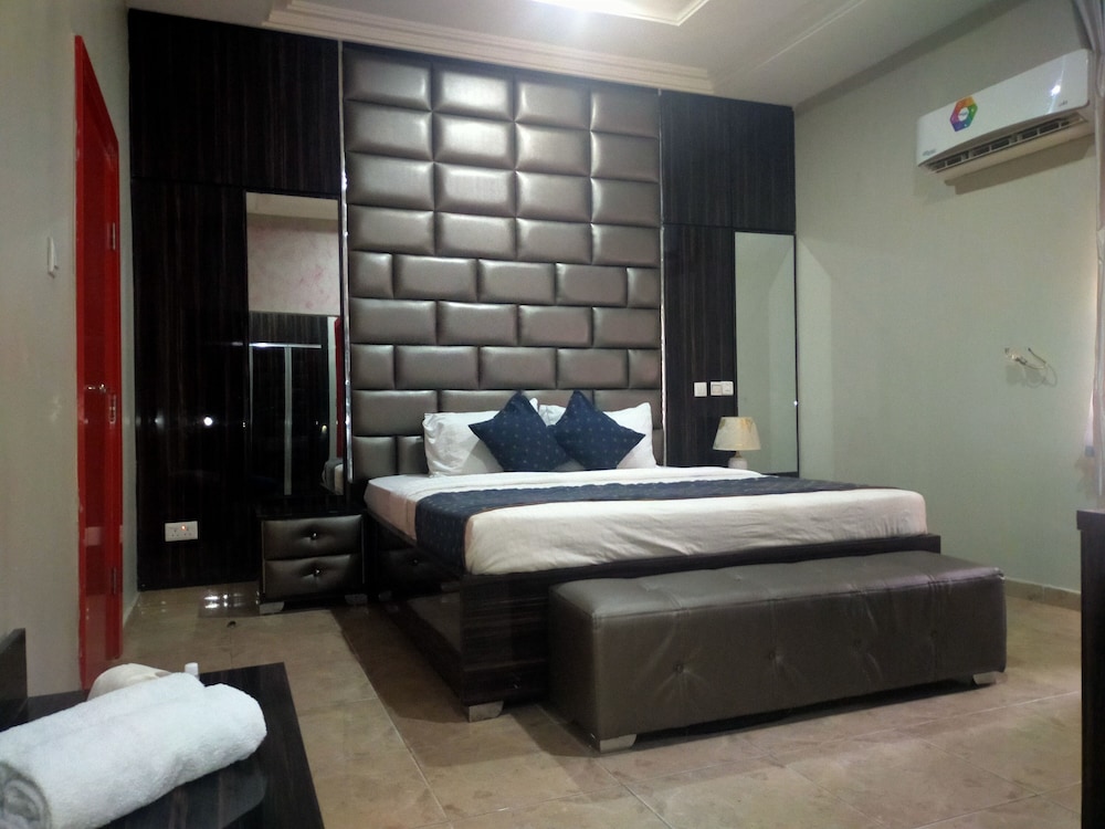 Boardwalk Hotel Wuse 2 8/23