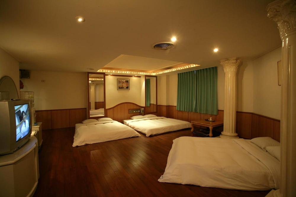 Hotel E Tung 38/58