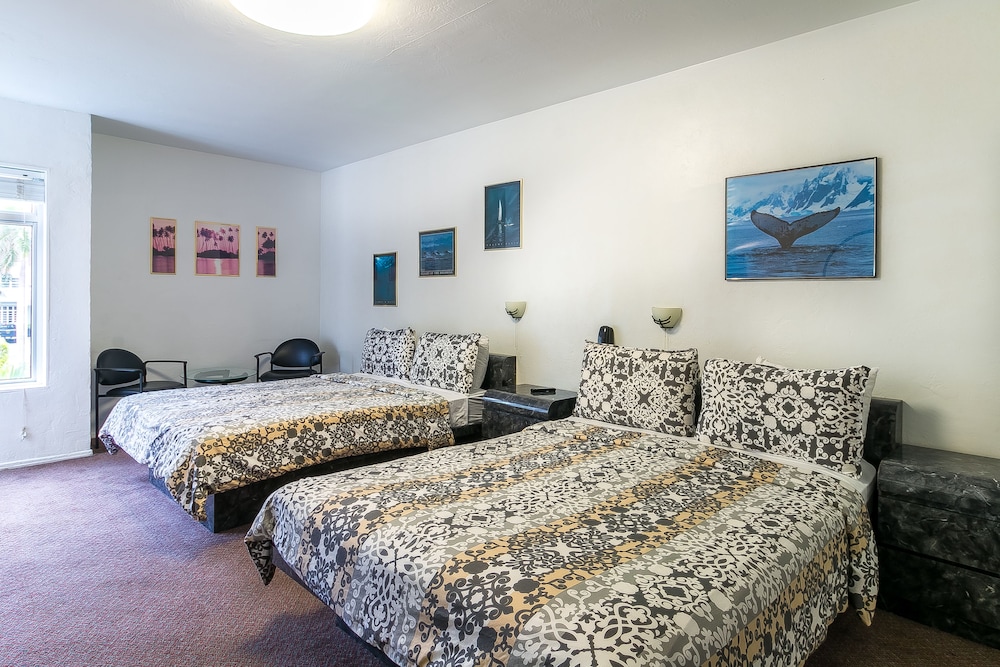Tropics Hotel And Hostels 13/49
