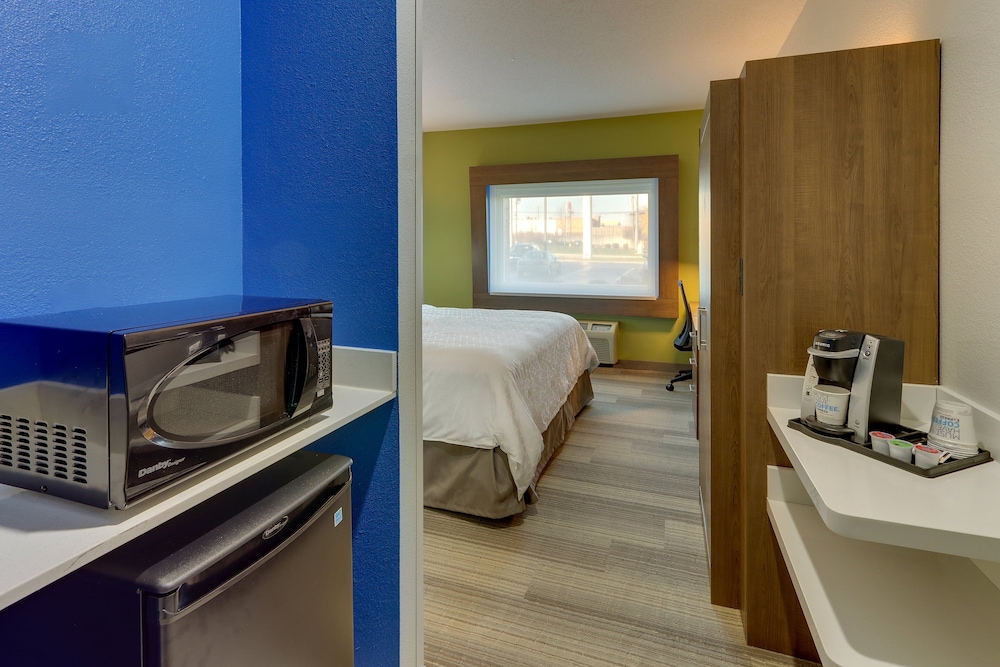 Holiday Inn Express Cincinnati North - Monroe 37/51