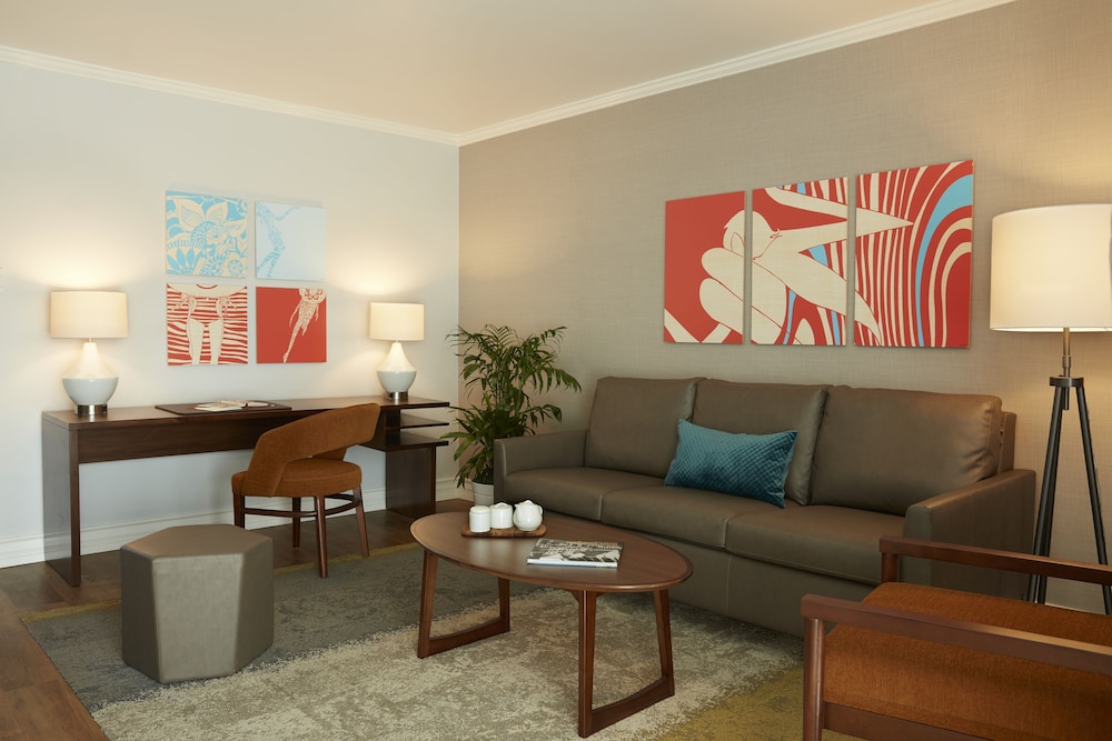 Town and Country Resort 37/80
