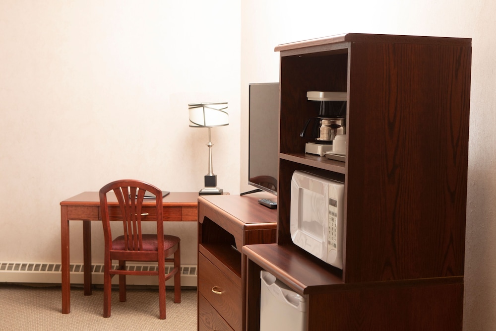 Continental Inn And Suites 33/50