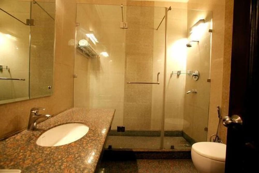 MAHALAKSHMI PALACE HOTEL 21/24