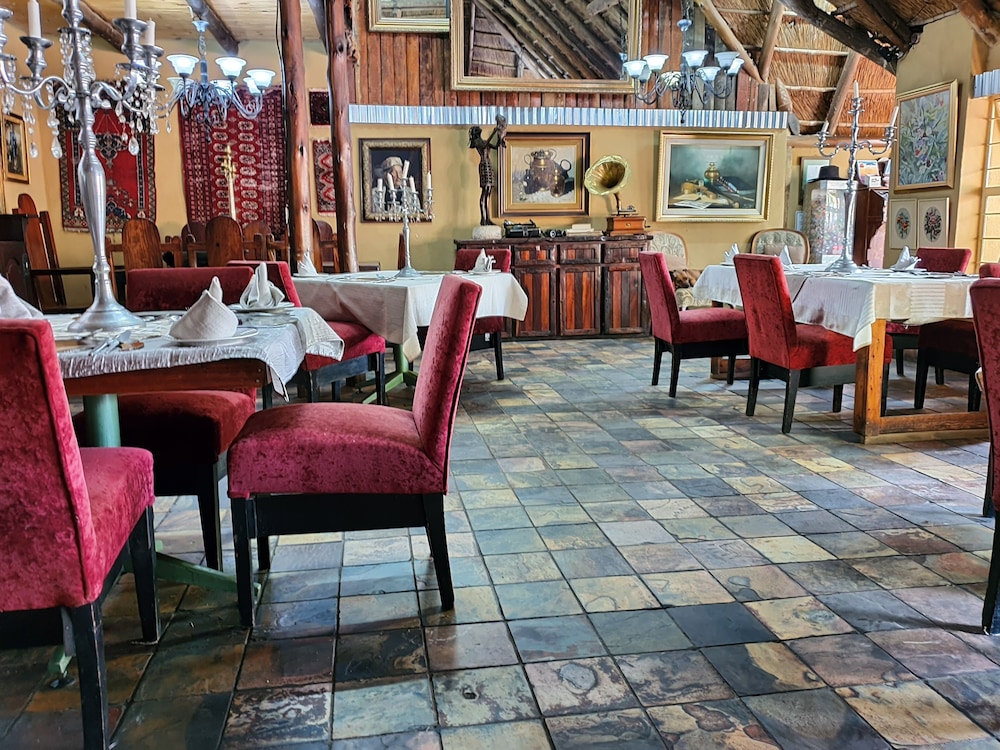 Hornbill Lodge and Legends Restaurant 8/15