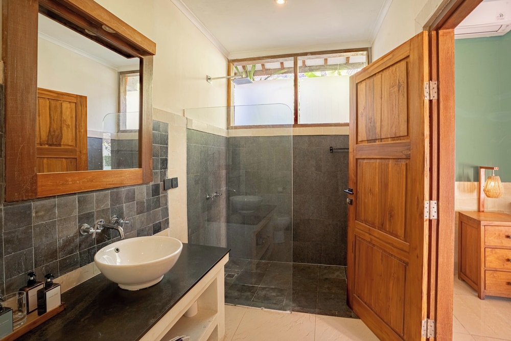 Kelapa Luxury Villas 78/80