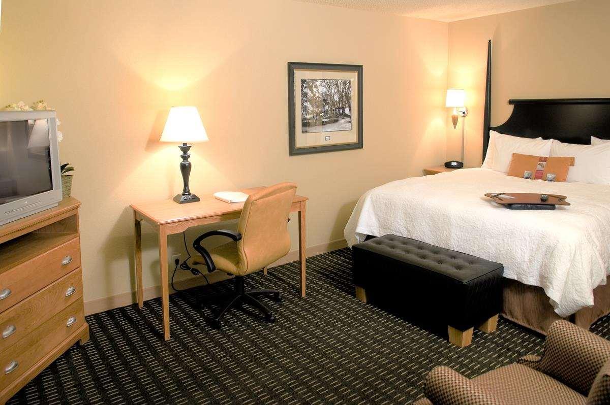 ROOM, KING BED