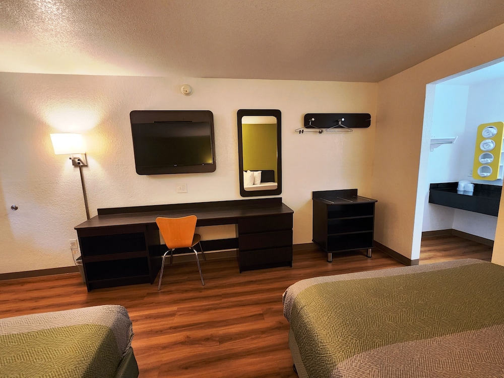 Motel6 Baytown, TX - Baytown East 53/63