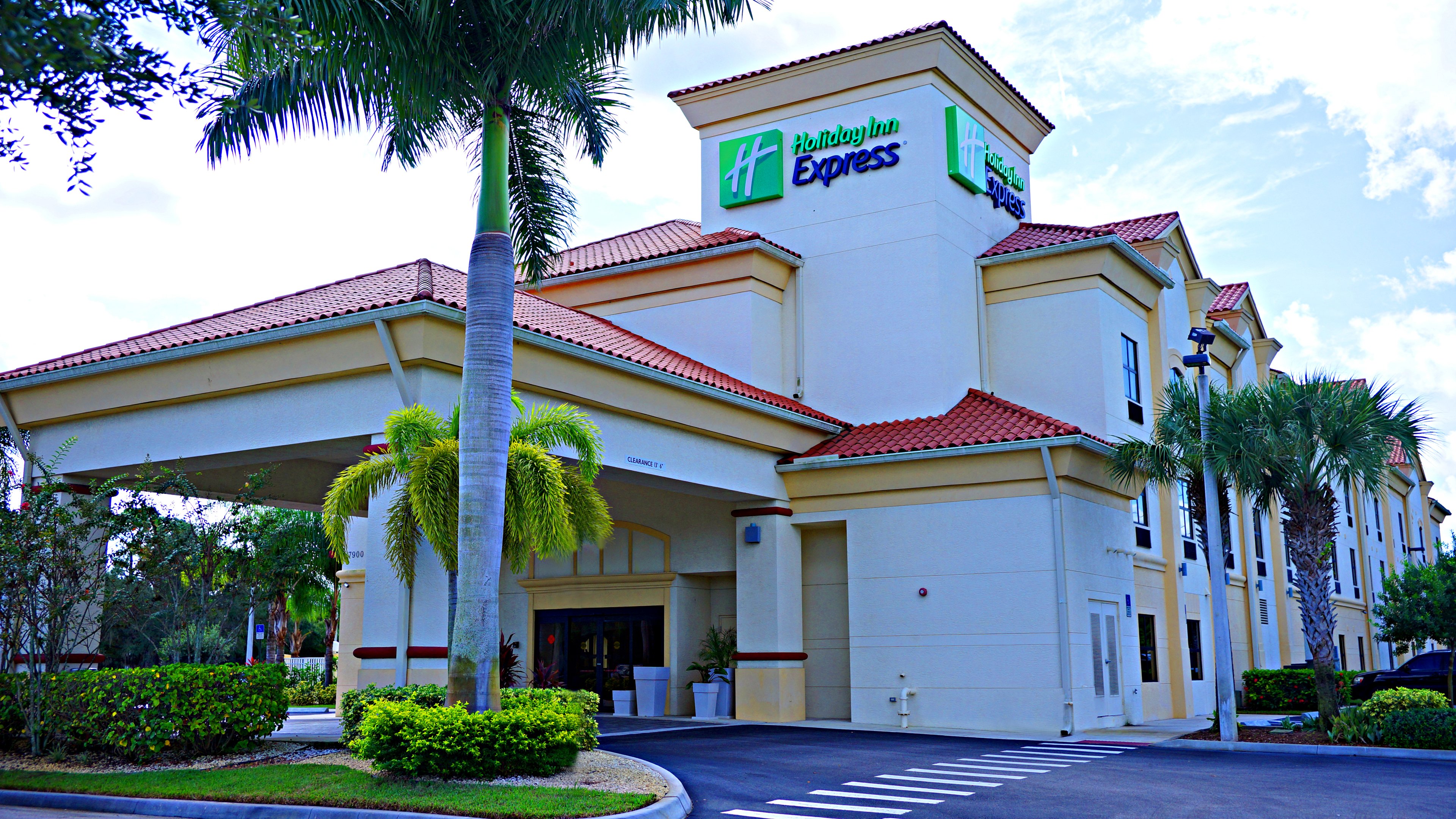 Holiday Inn Express Stuart 6/57