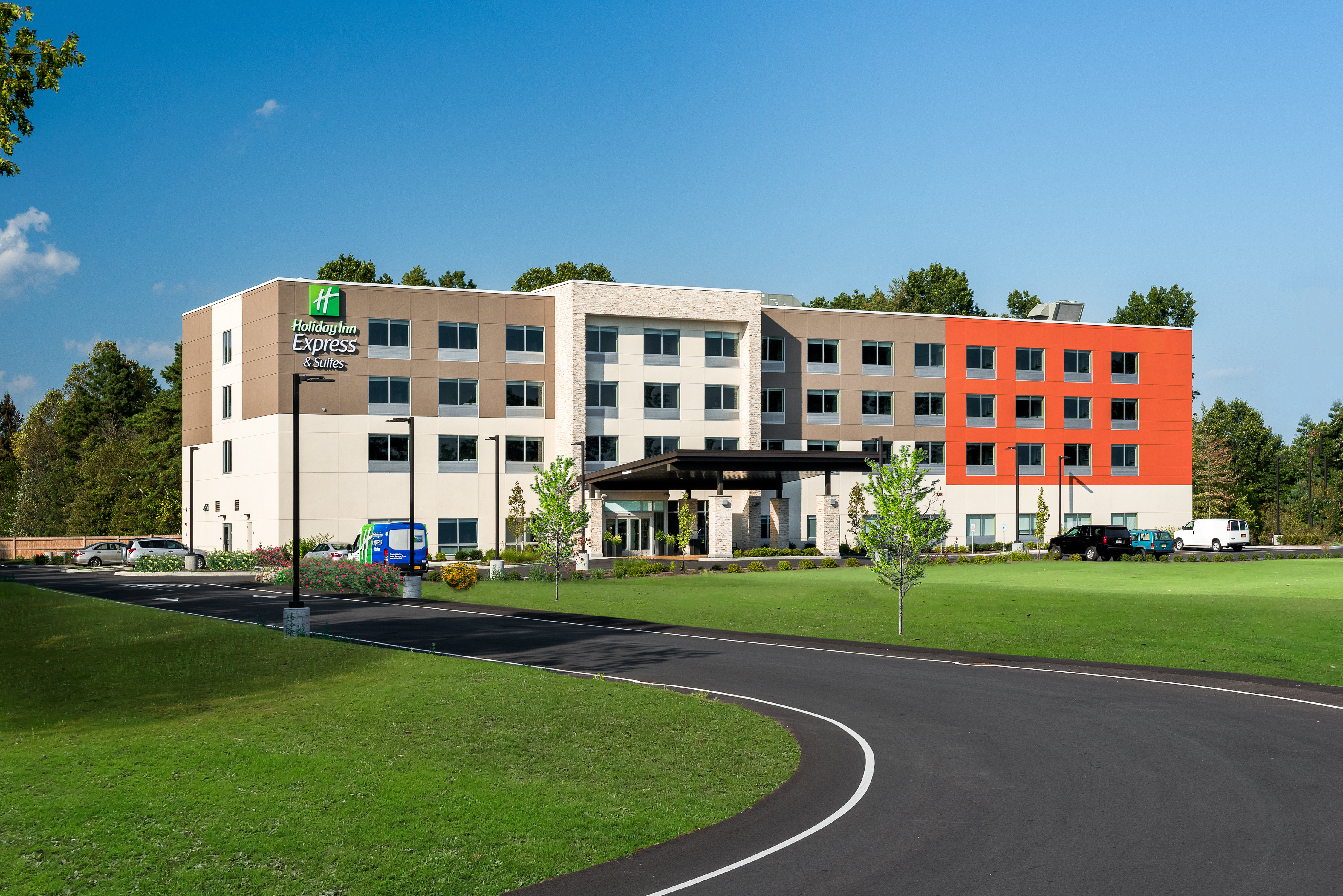 Holiday Inn Express & Suites Queensbury - Lake George Area 70/71