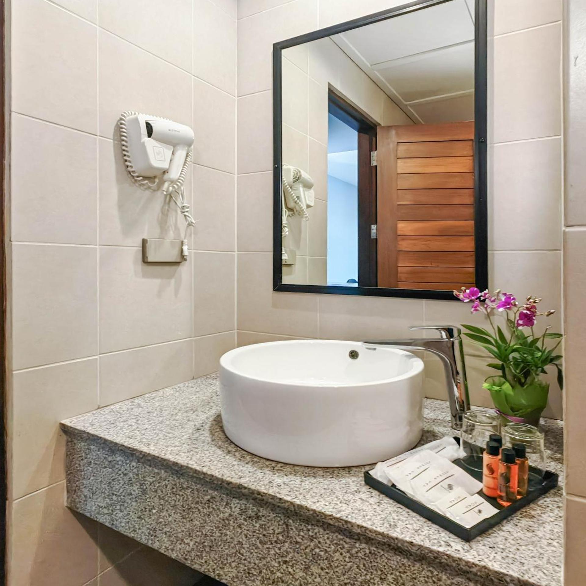 غرفة سوبيريور بسرير مزدوج أو سريرين منفصلين بإطلالة على المسبح، Savotel 10/10