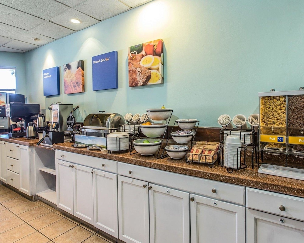 Comfort Inn & Suites Levittown PR 40/50