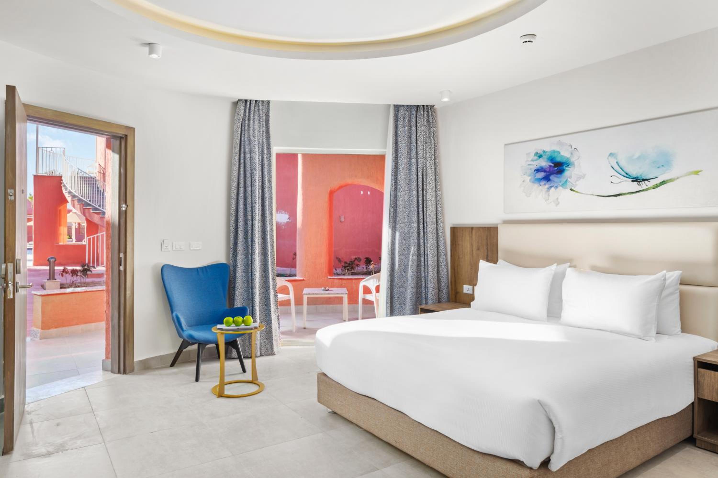 بنغل بإطلالة على الحديقة