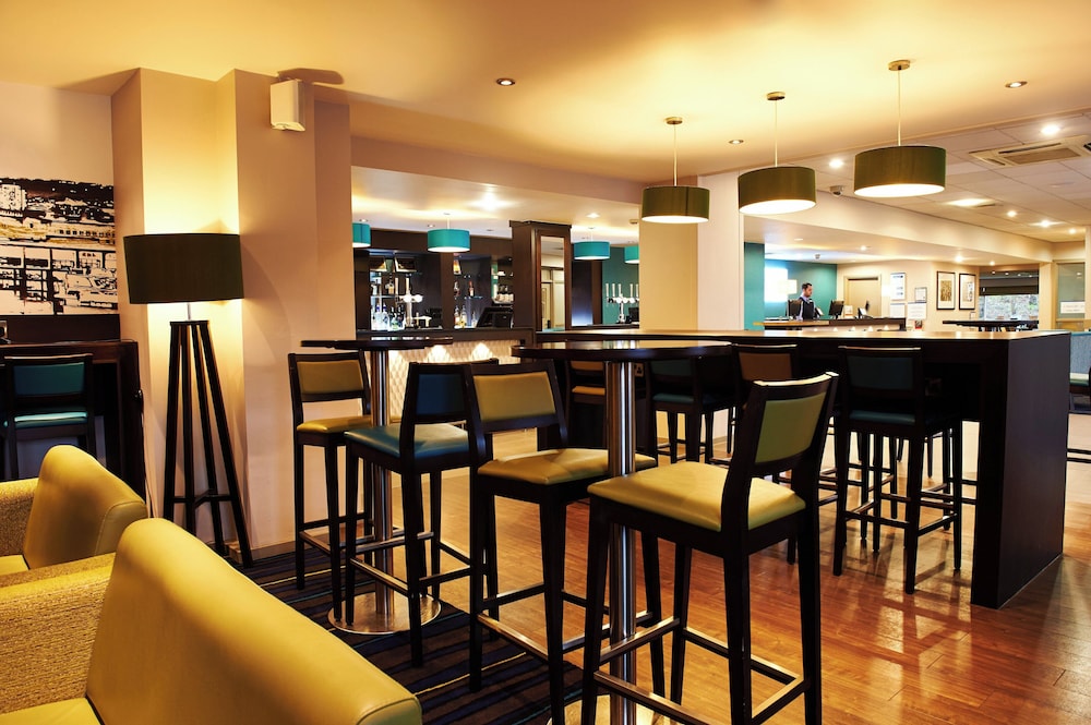 Holiday Inn Express Manchester Airport 59/74