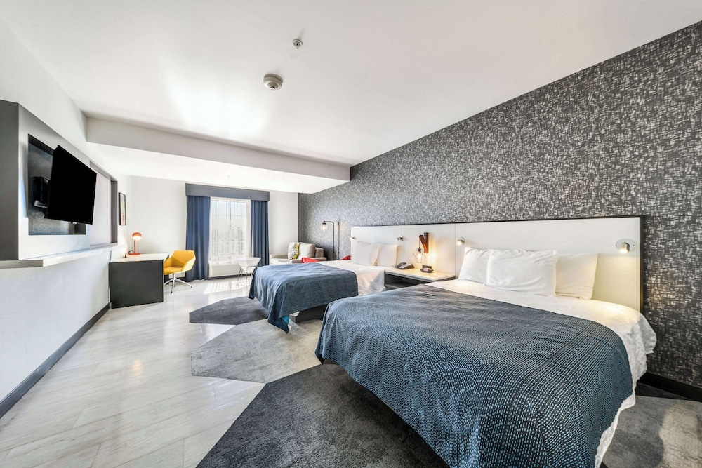 Hy-Lo Hotel 26/73