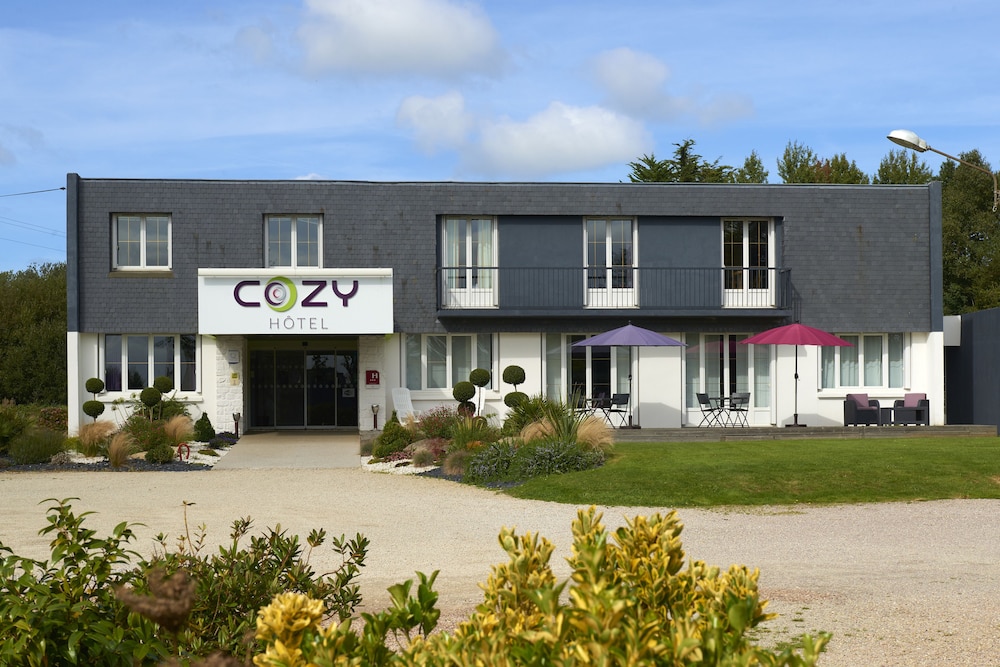 COZY HOTEL 4/40