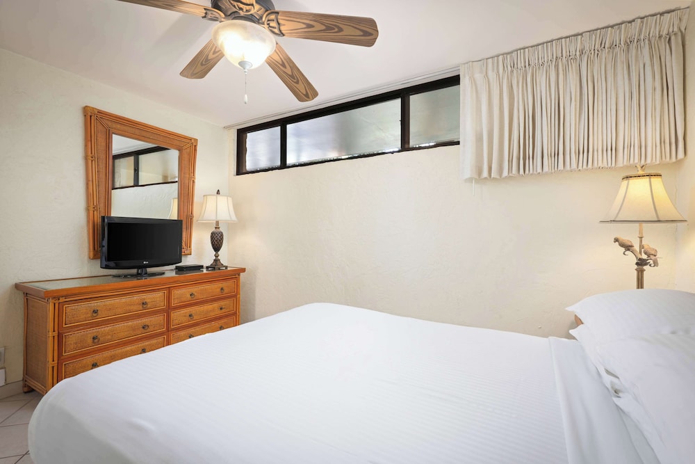SUITE, QUEEN BED, GARDEN VIEW