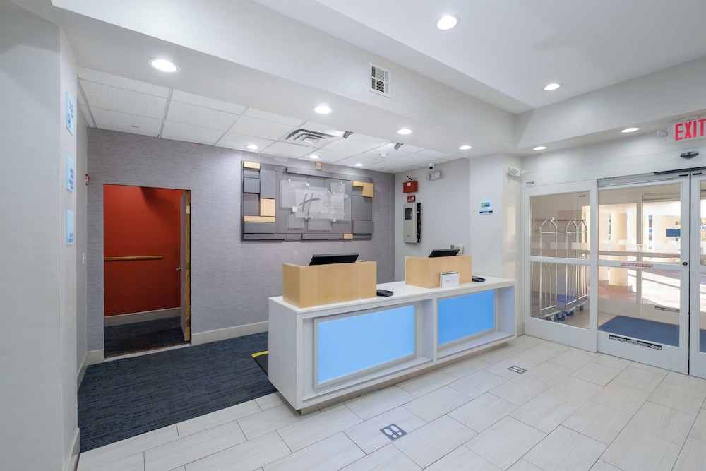 Holiday Inn Express Hotel and Suites Carlsbad 6/65