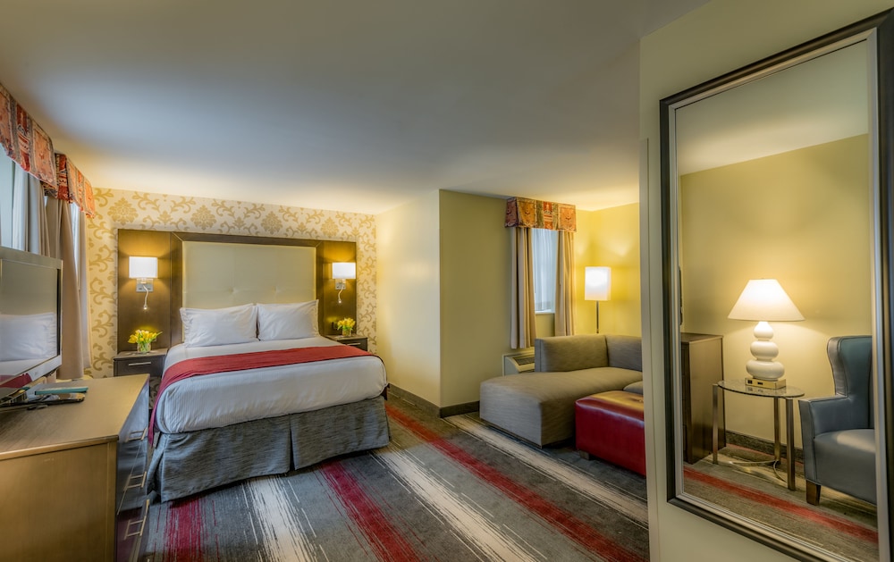 DELUXE, QUEEN BED