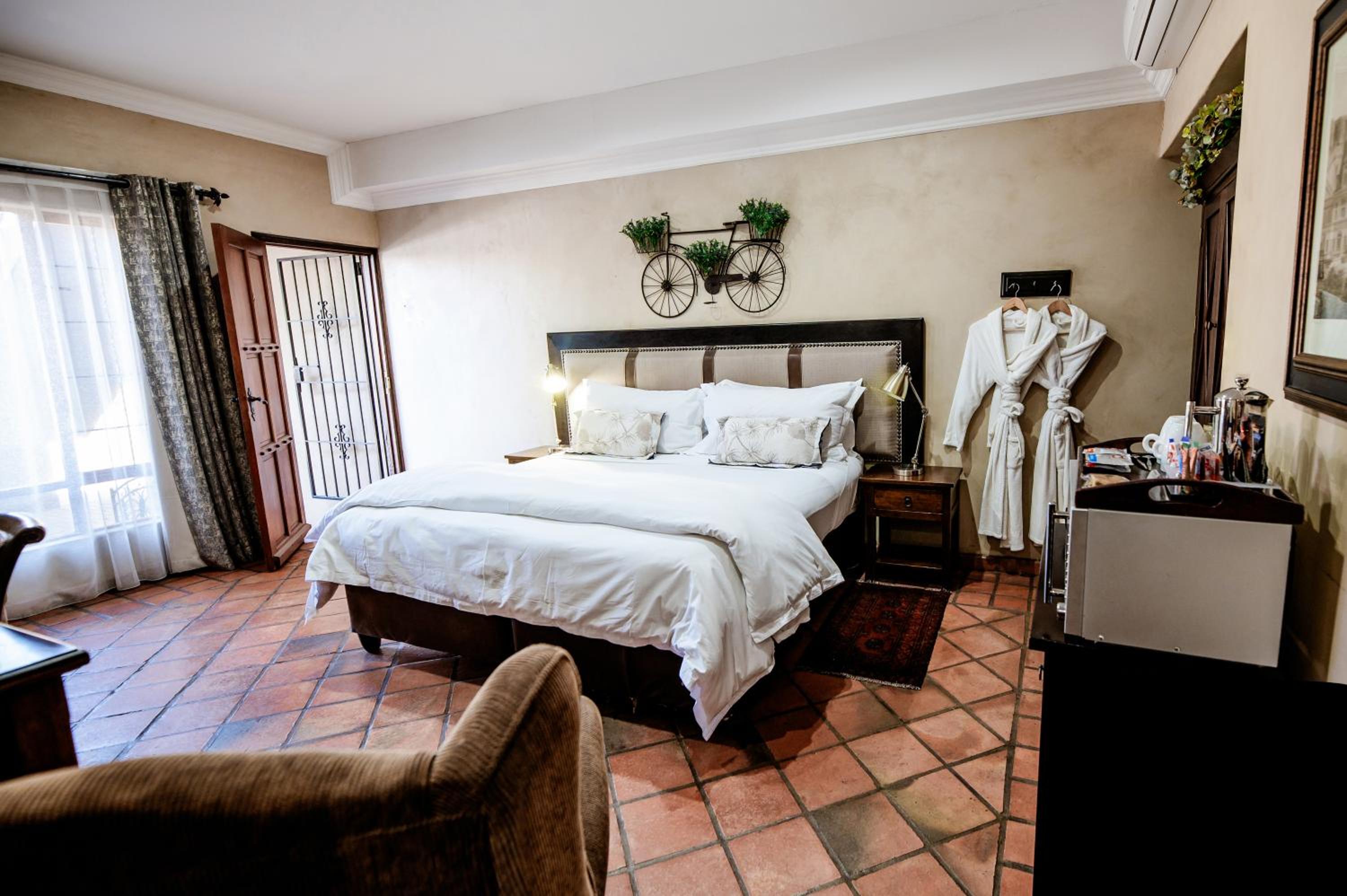 Executive, Suite