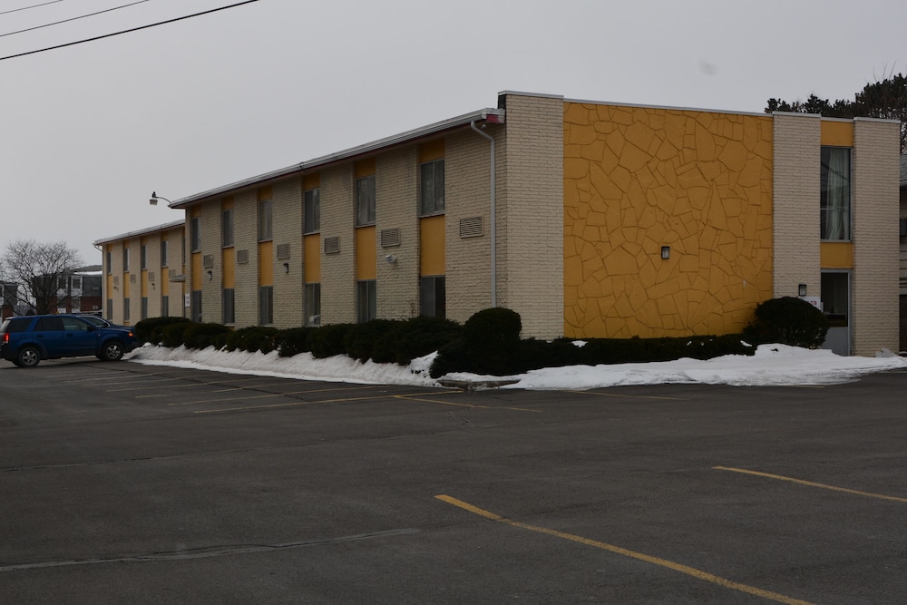 Americas Best Value Inn Geneva 3/38