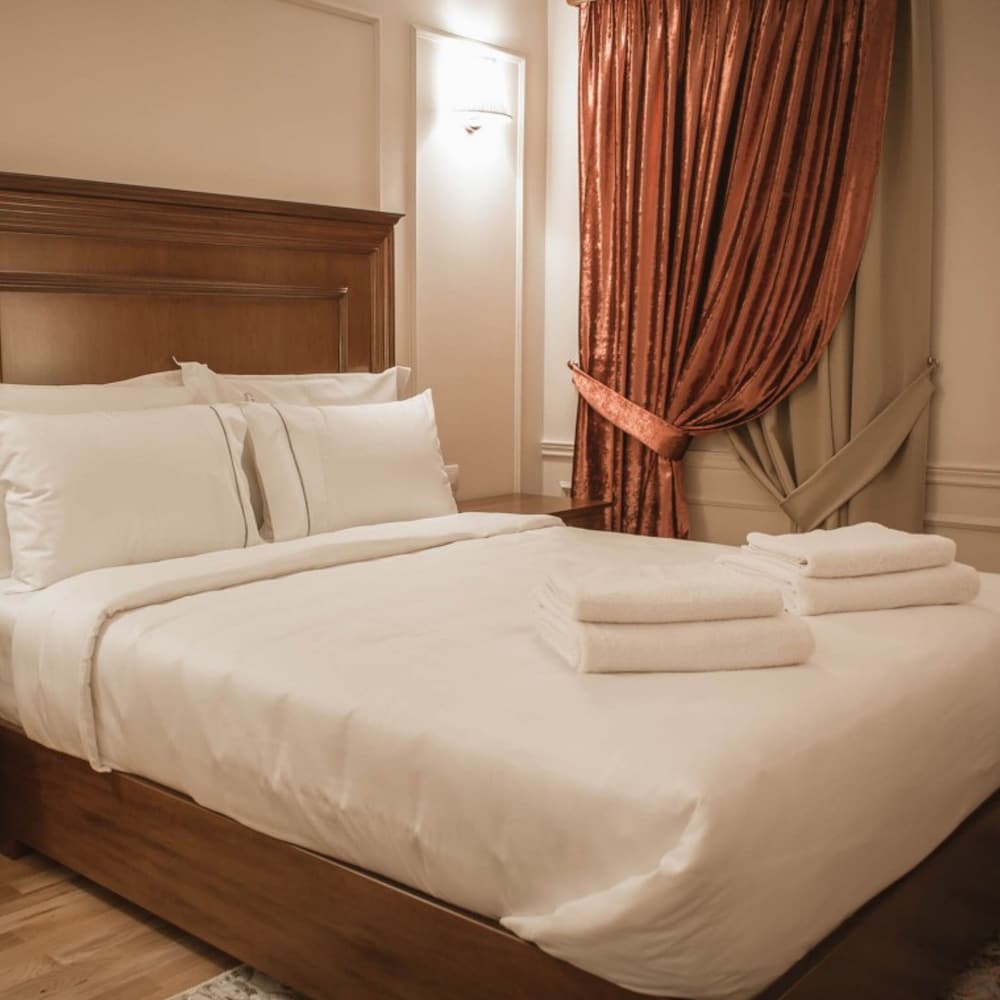 Opera Hotel 13/50